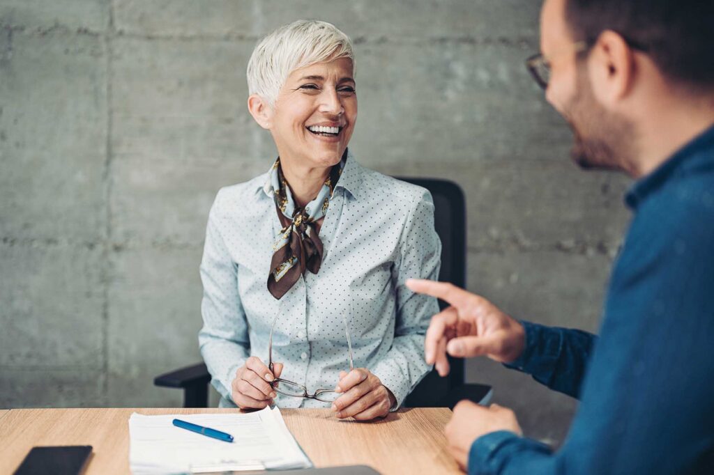 advisor-with-woman