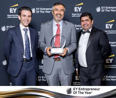Dhiren Jhaveri, Kuvare Founder and CEO smiling with Entrepreneur of the Year Midwest Award
